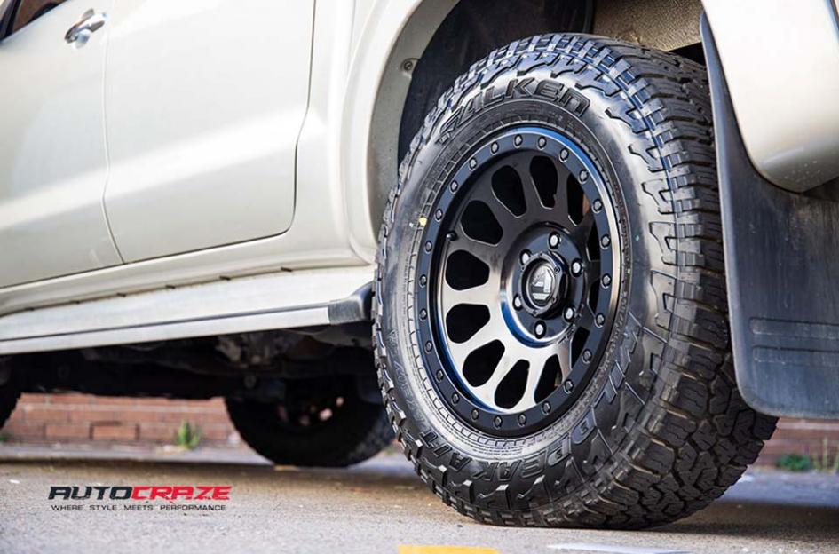 TOYOTA HILUX N70 4WD VECTOR MATTE BLACK